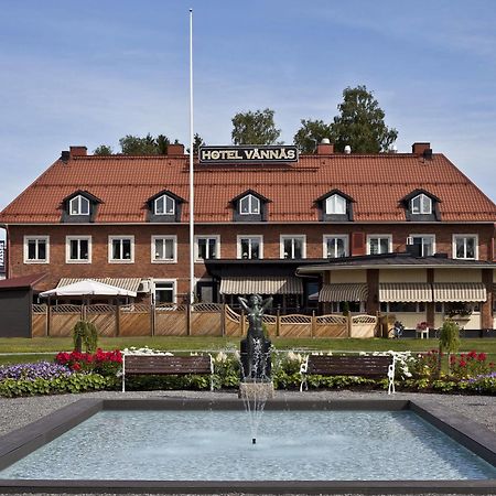 Hotel Vaennaes Vannas Bagian luar foto