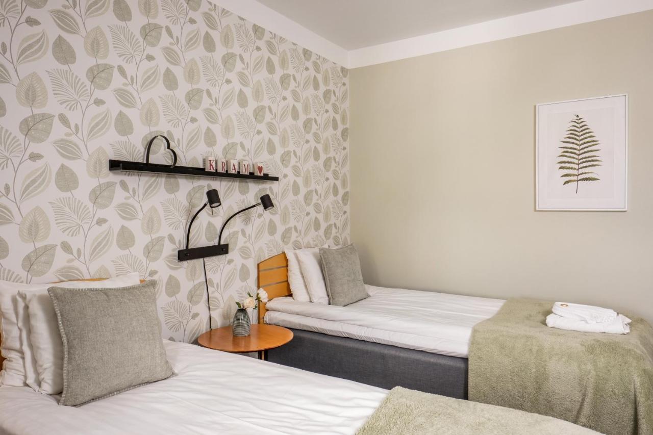 Hotel Vaennaes Vannas Bagian luar foto