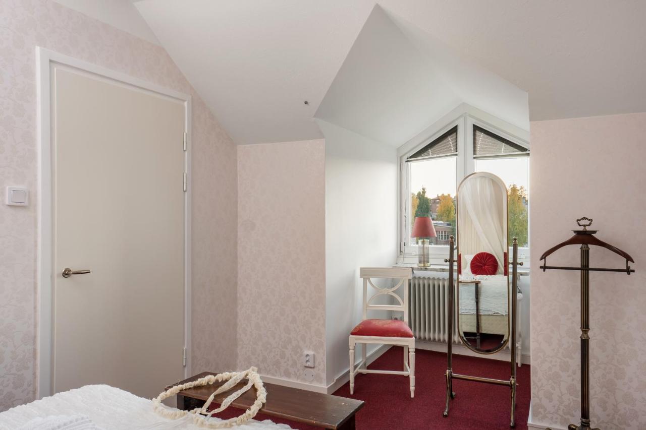 Hotel Vaennaes Vannas Bagian luar foto