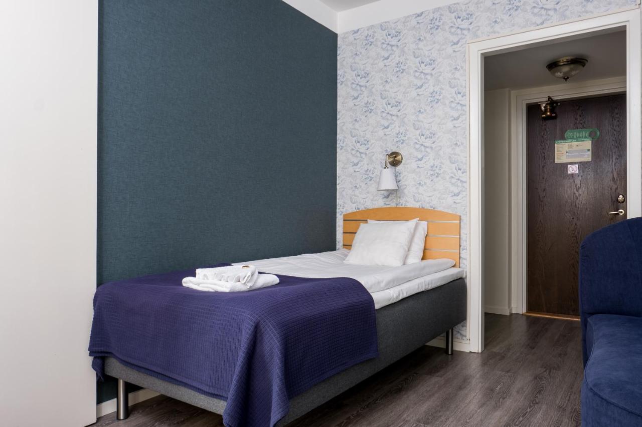 Hotel Vaennaes Vannas Bagian luar foto