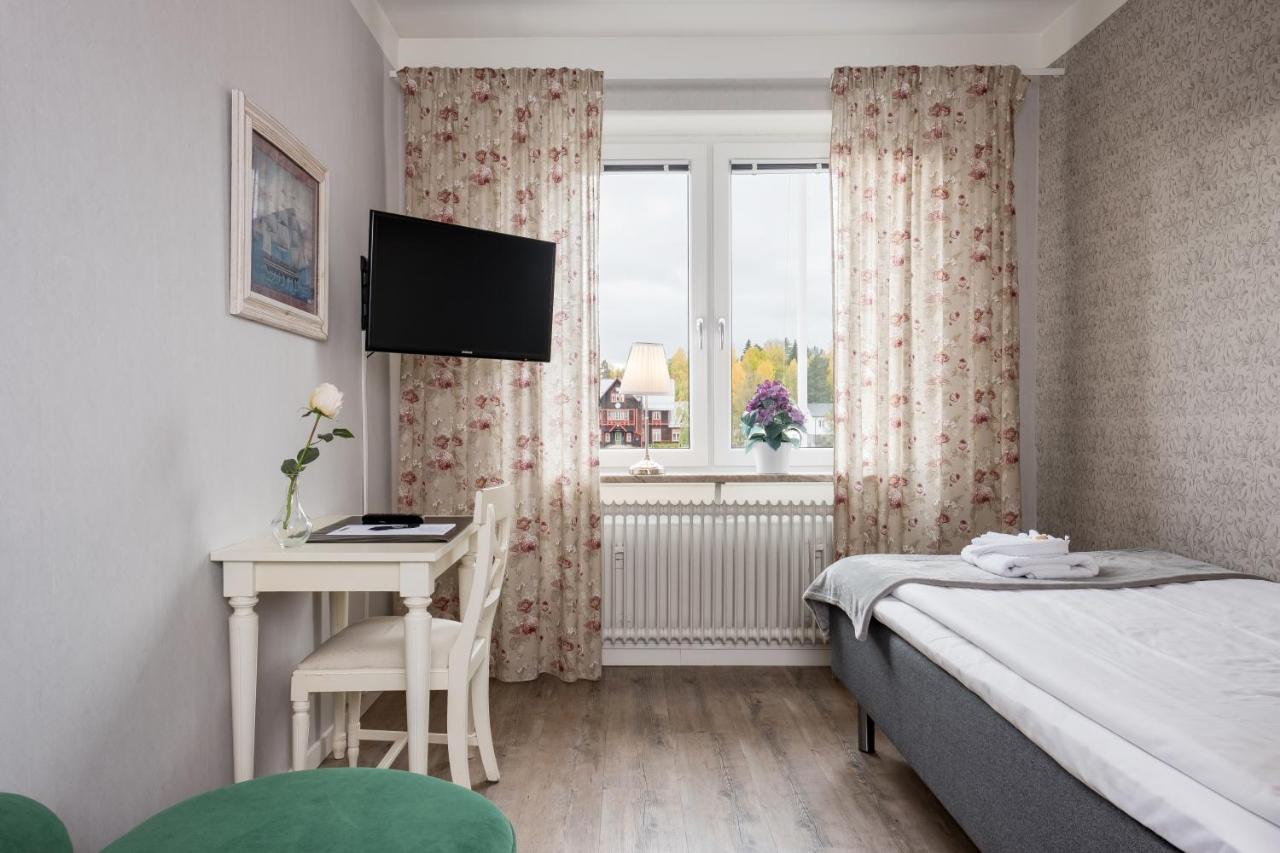 Hotel Vaennaes Vannas Bagian luar foto