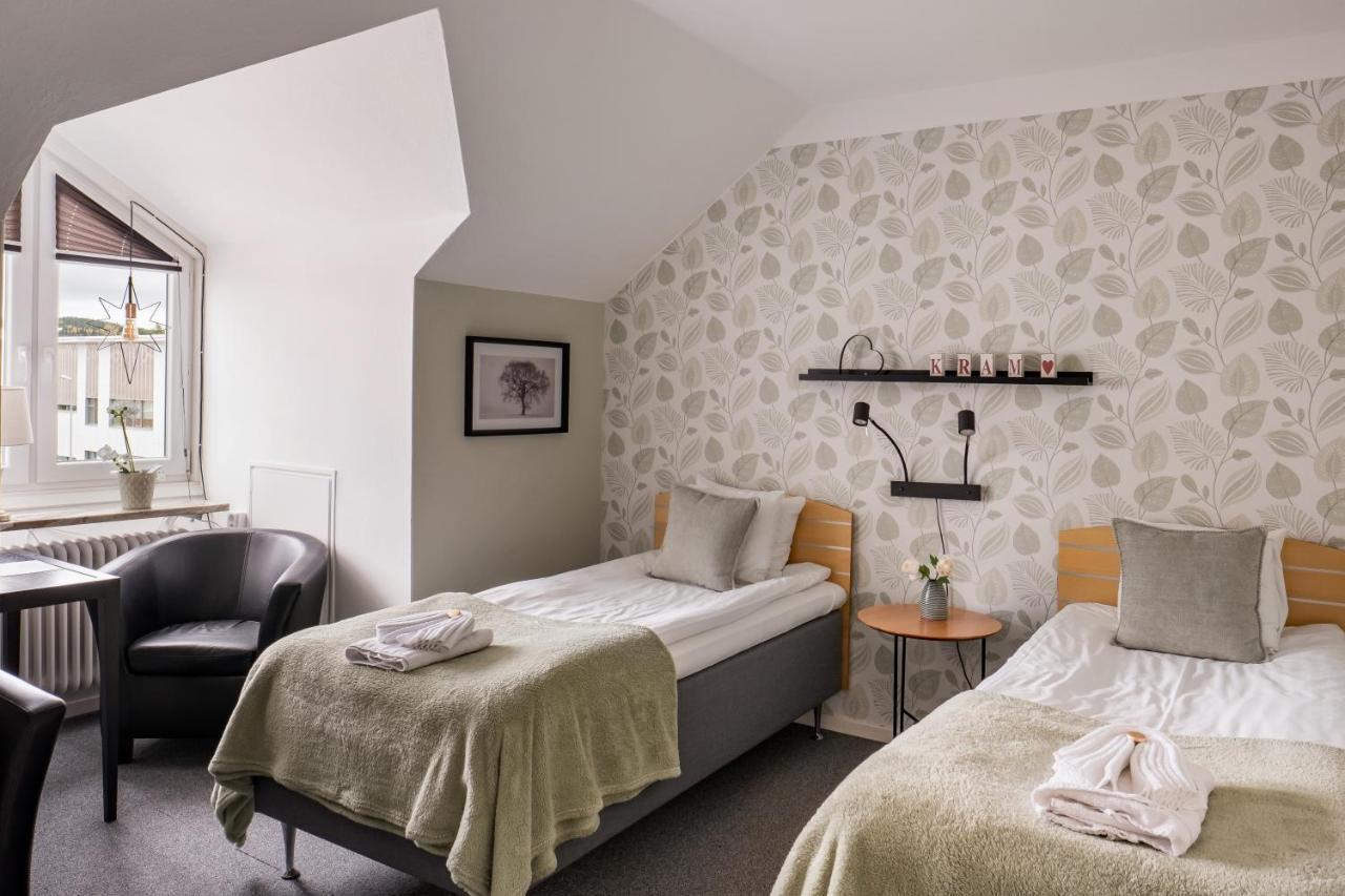 Hotel Vaennaes Vannas Bagian luar foto