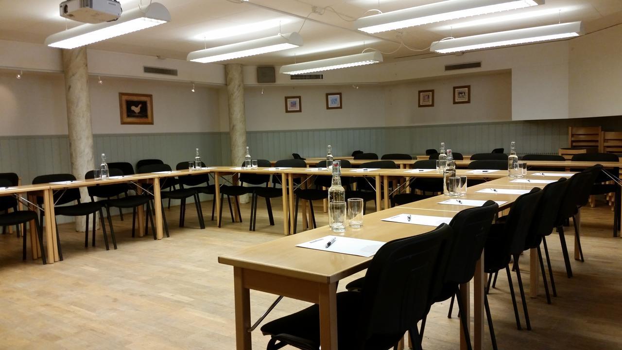 Hotel Vaennaes Vannas Bagian luar foto